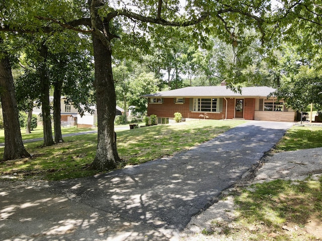 ranch-style home with a front lawn