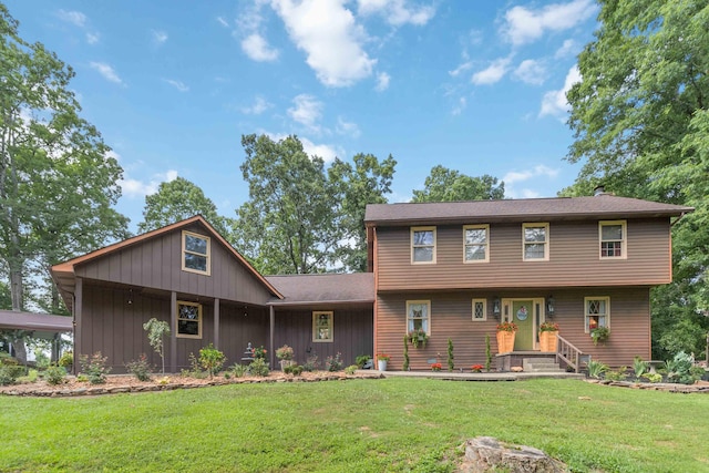 view of front of property featuring a front lawn