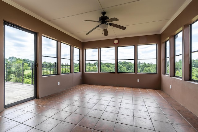 unfurnished sunroom featuring a healthy amount of sunlight and ceiling fan