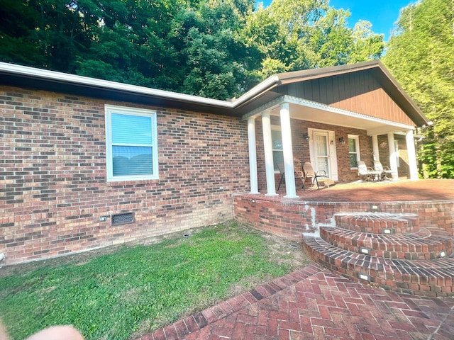 view of front of property with covered porch