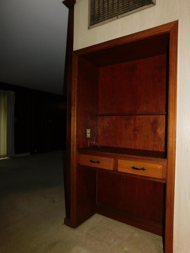 room details featuring carpet flooring and visible vents