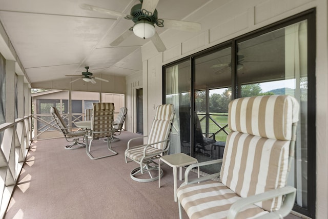 sunroom with ceiling fan