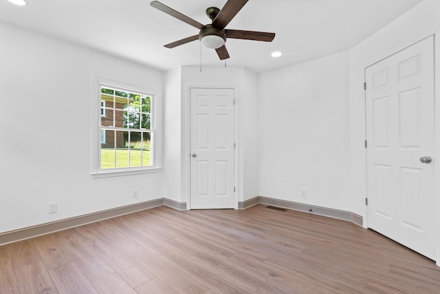 unfurnished room with light hardwood / wood-style floors and ceiling fan