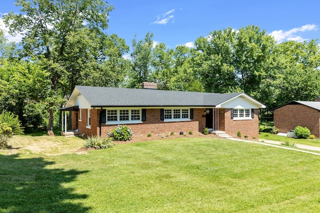 single story home featuring a front lawn