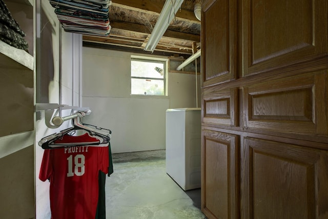 laundry area with washer / clothes dryer