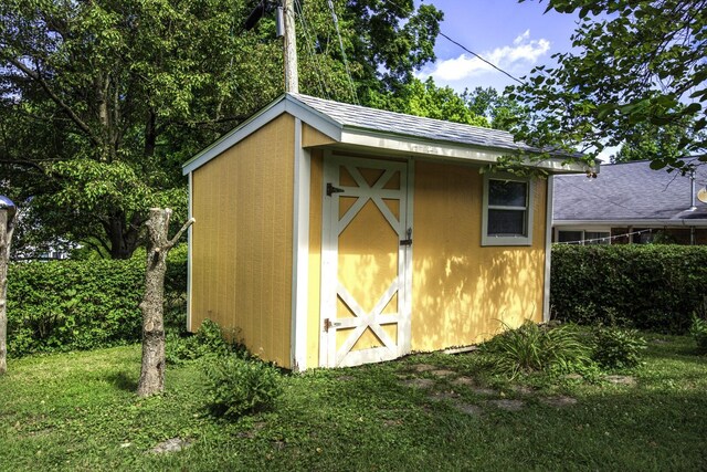 view of outbuilding with a yard