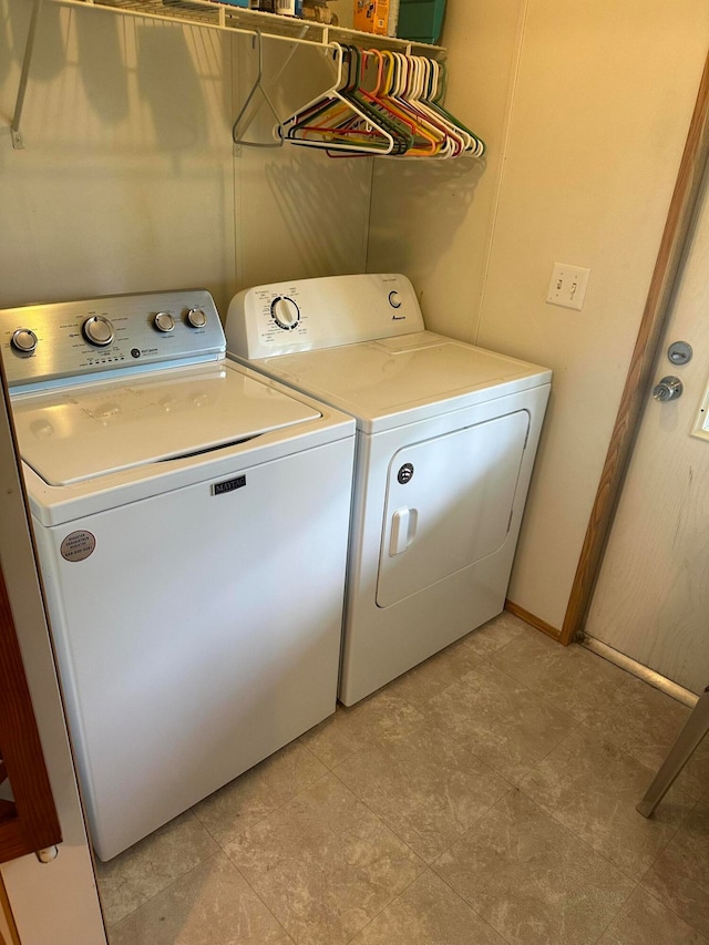 washroom featuring light tile patterned flooring and washing machine and dryer