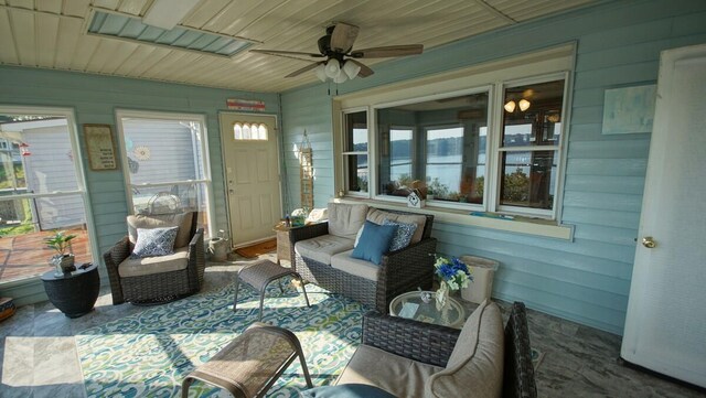 sunroom / solarium with ceiling fan