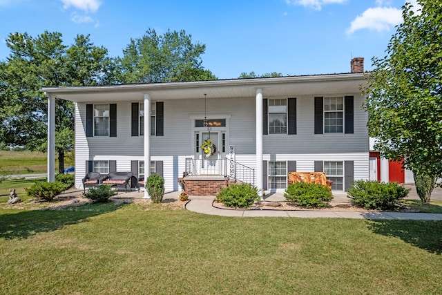 split foyer home featuring a front lawn