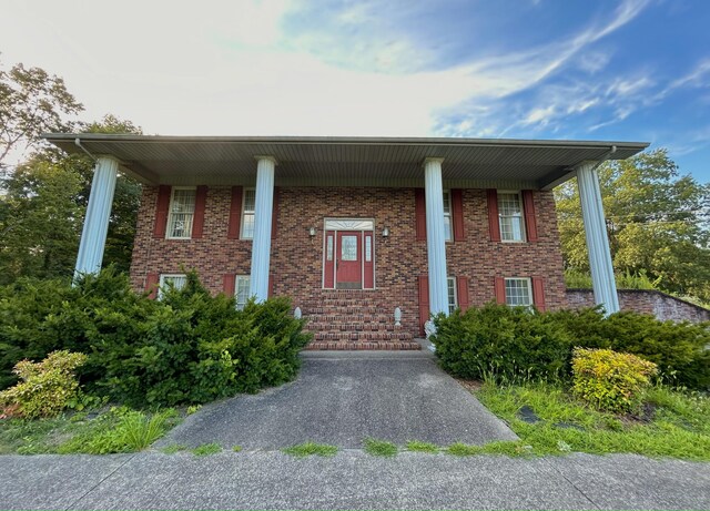 view of front facade with a porch