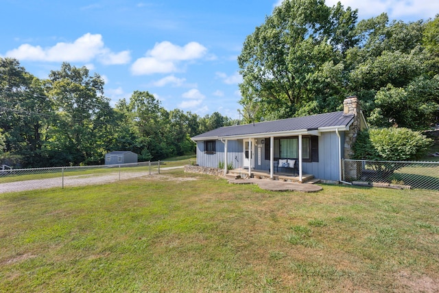 ranch-style house featuring a front yard and covered porch