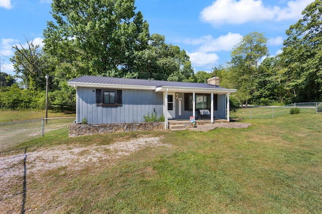 view of front of home with a front yard and covered porch