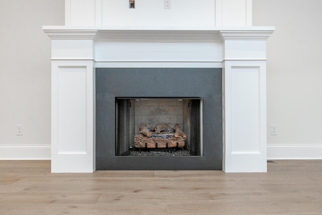 interior details with hardwood / wood-style floors