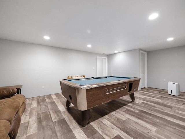 playroom featuring light hardwood / wood-style flooring and billiards