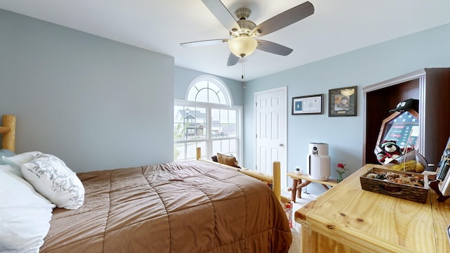 bedroom with ceiling fan