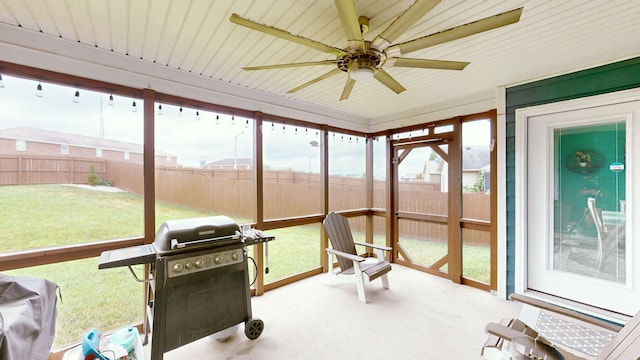 sunroom featuring ceiling fan