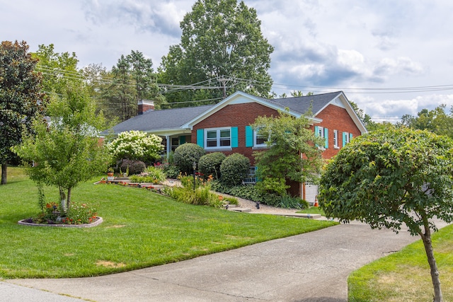 ranch-style home featuring a front lawn