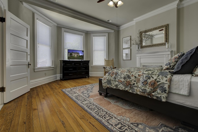 bedroom featuring light wood-style flooring, baseboards, ceiling fan, and crown molding