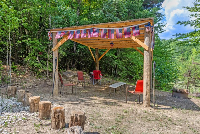 view of yard featuring a pergola