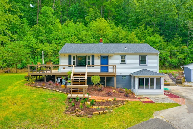 view of front of home featuring a deck and a front lawn