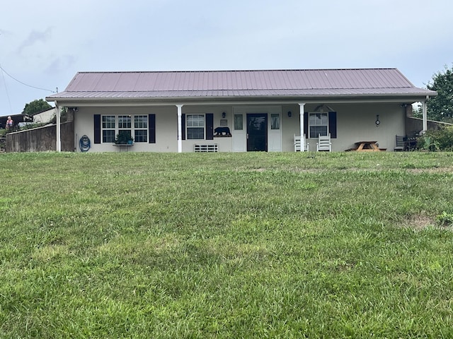 view of front of house with a front lawn