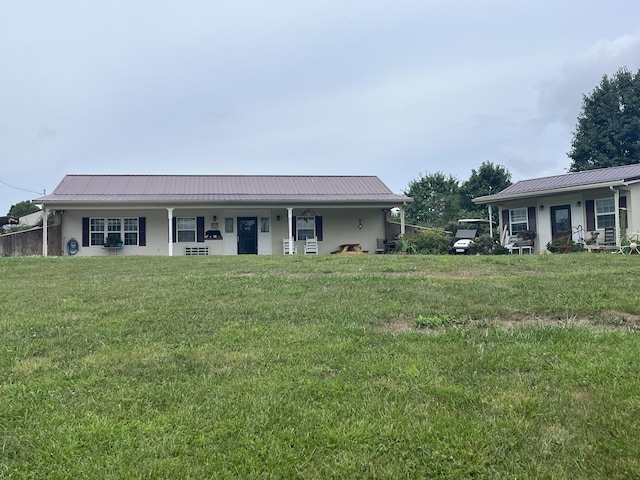 view of front facade featuring covered porch and a front yard