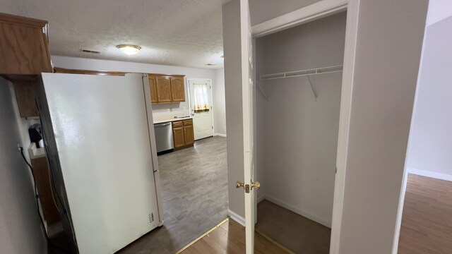 655-659 Scaffold Cane Rd, Berea, KY 40403 - entryway featuring a ceiling fan, visible vents, wood finished floors, lofted ceiling, and baseboards