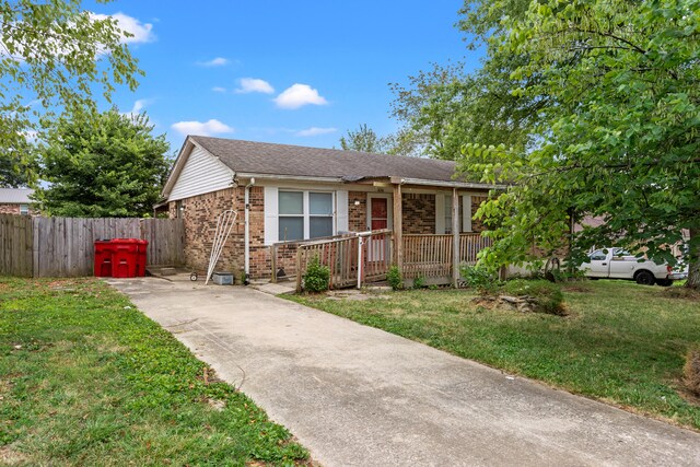 view of front of home featuring a porch and a front yard