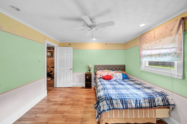 bedroom with light hardwood / wood-style floors, crown molding, and ceiling fan