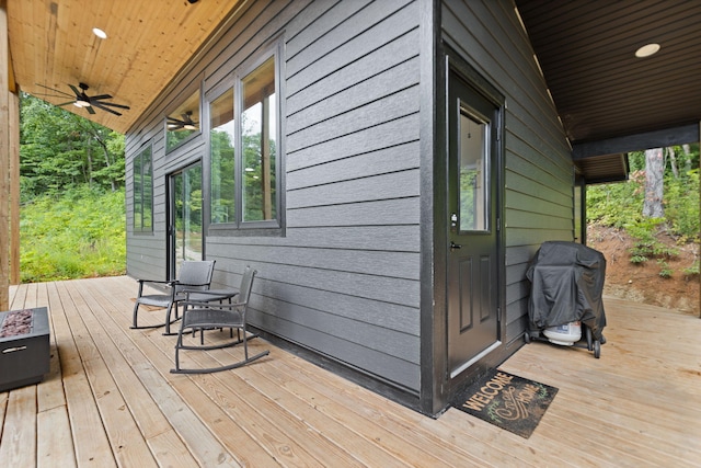 deck with ceiling fan