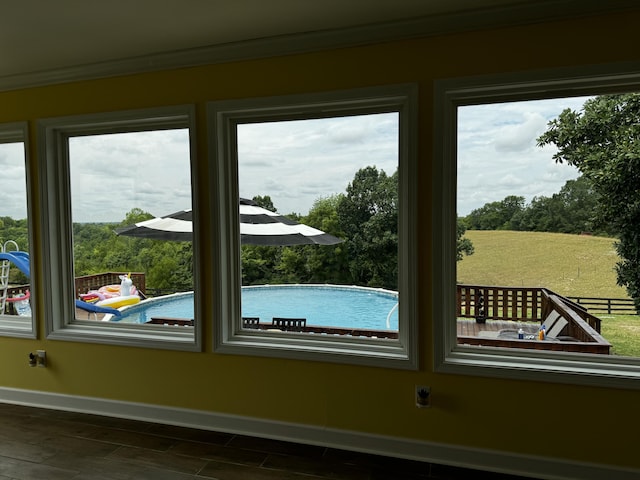 details featuring crown molding