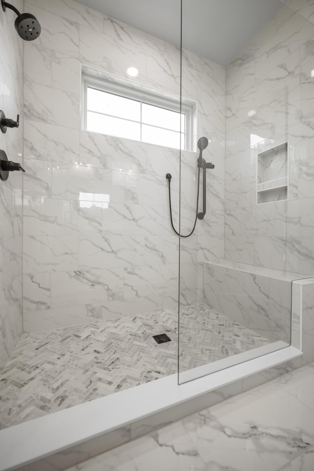 bathroom featuring tiled shower