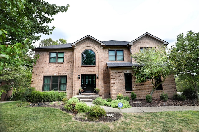 view of front of home featuring a front yard