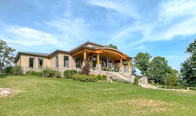 view of front facade featuring a front lawn