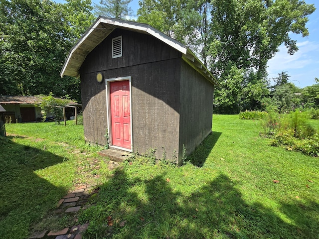 view of outbuilding featuring a lawn