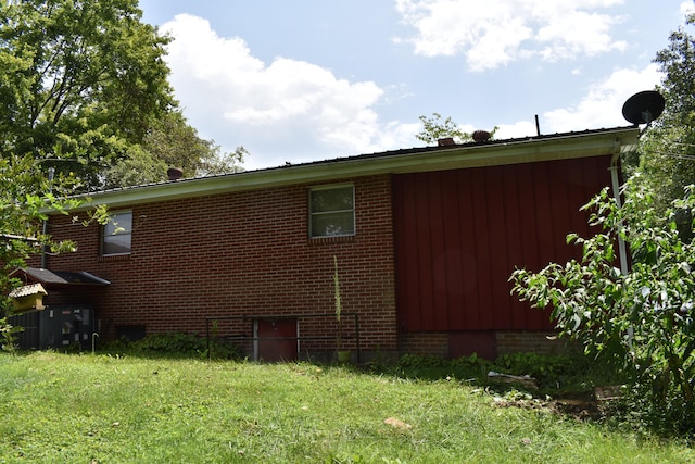 view of home's exterior featuring a lawn