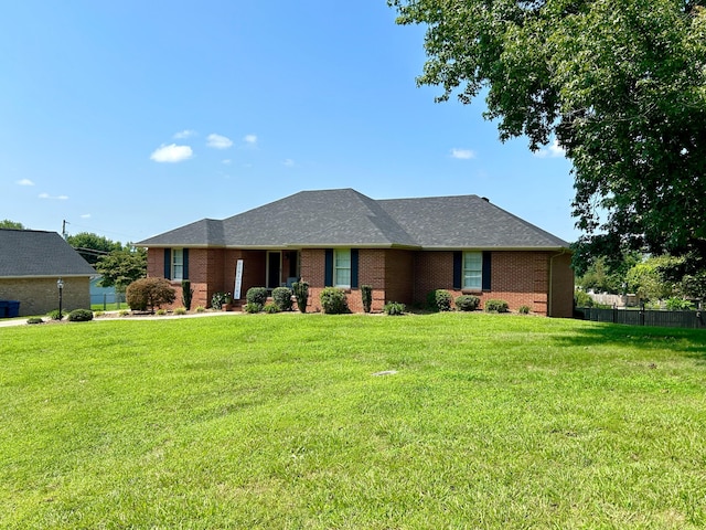 view of front of house featuring a front yard