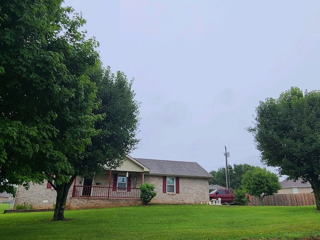 ranch-style home featuring a front yard