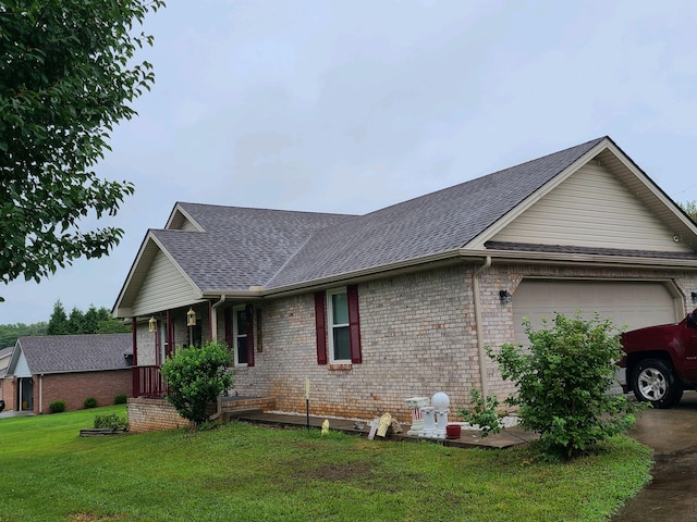 view of front of house featuring a garage and a front yard