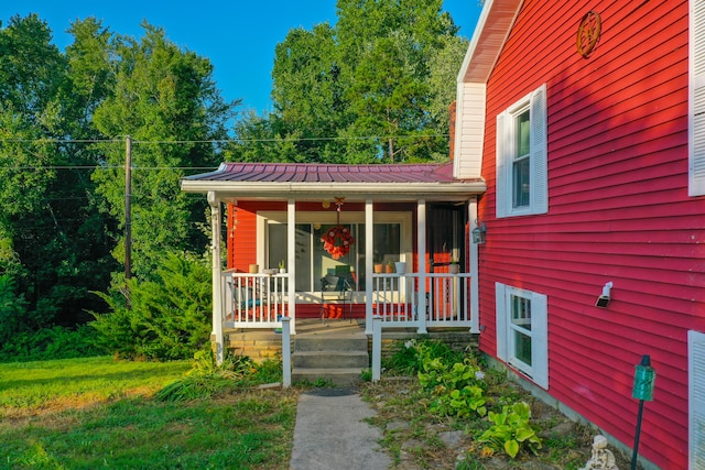 view of front of property featuring a porch