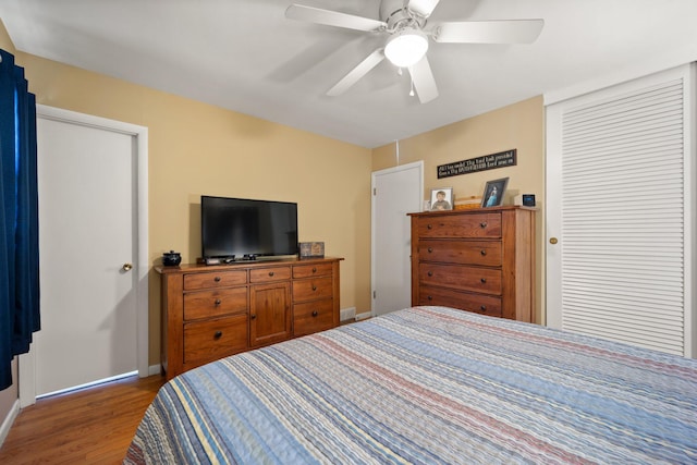 bedroom with dark wood-type flooring and ceiling fan