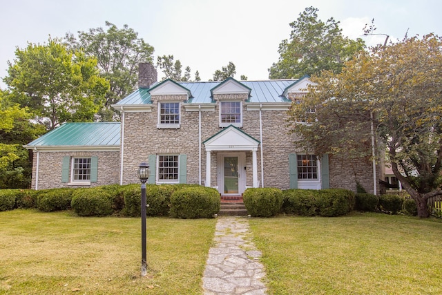 view of front of home with a front lawn