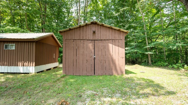 view of outdoor structure featuring a yard