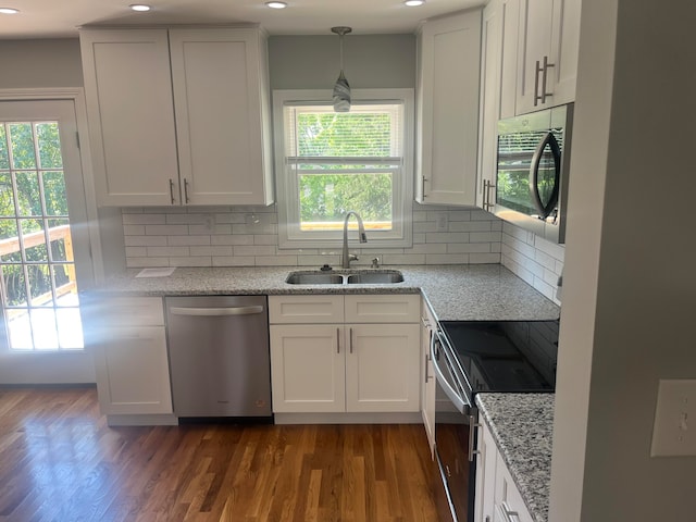 kitchen featuring decorative backsplash, stainless steel appliances, dark hardwood / wood-style flooring, and sink