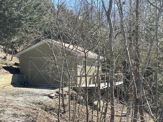 exterior space featuring an outbuilding