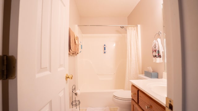 full bathroom featuring shower / bath combo with shower curtain, vanity, and toilet