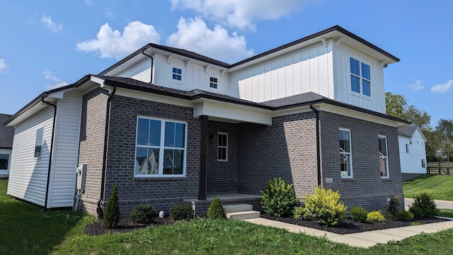 view of front facade with a front lawn