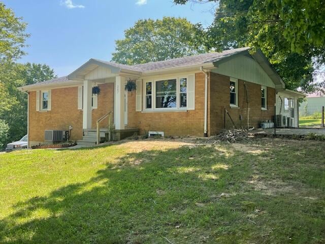 view of front of house with a front yard