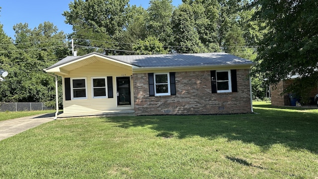 single story home with a front yard