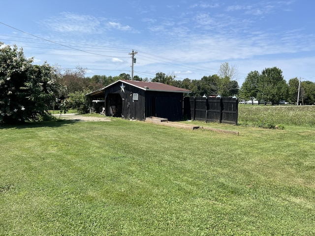 view of yard with an outdoor structure